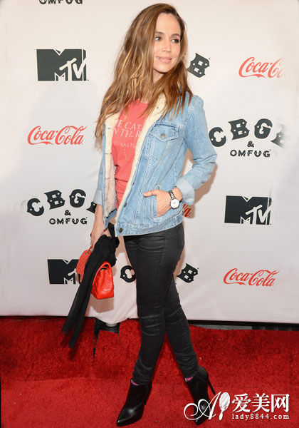 (艾丽莎-杜什库