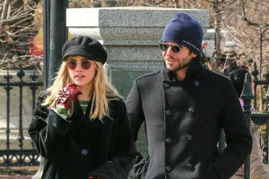 Suki Waterhouse与男友Bradley Cooper