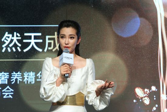 巴黎欧莱雅代言人李冰冰分享对两款精油产品的喜爱 巴黎欧莱雅代言人李冰冰分享对两款精油产品的喜爱