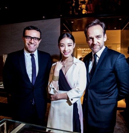 (左起)迪奥中国区总经理Jerome Baudy,倪妮小姐,迪奥中国区总裁Renuad de Lesquen