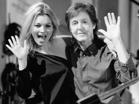 保罗·麦卡特尼(Paul McCartney)和超模Kate Moss 保罗·麦卡特尼(Paul McCartney)和超模Kate Moss