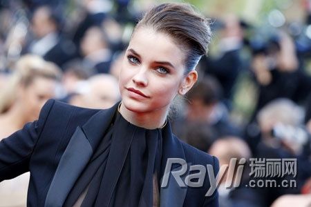 Barbara Palvin硬朗背发