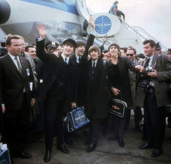 The Beatles 初次来到美国 受到歌迷极大的欢迎