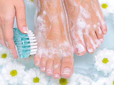 足细节暗示身体疾病