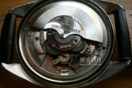芝柏基于其32A号机芯出品的670余只腕表