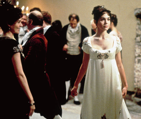 弗朗西斯·奥康纳(Frances O’Connor)在 1999年的《曼斯菲尔德庄园》(Mansfield Park)中穿了一件高腰裙子。 弗朗西斯·奥康纳(Frances O’Connor)在 1999年的《曼斯菲尔德庄园》(Mansfield Park)中穿了一件高腰裙子。