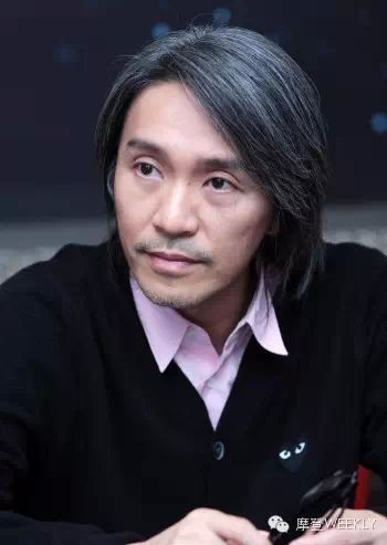 留意星爷胸口的那颗带眼睛的“黑心” 留意星爷胸口的那颗带眼睛的“黑心”