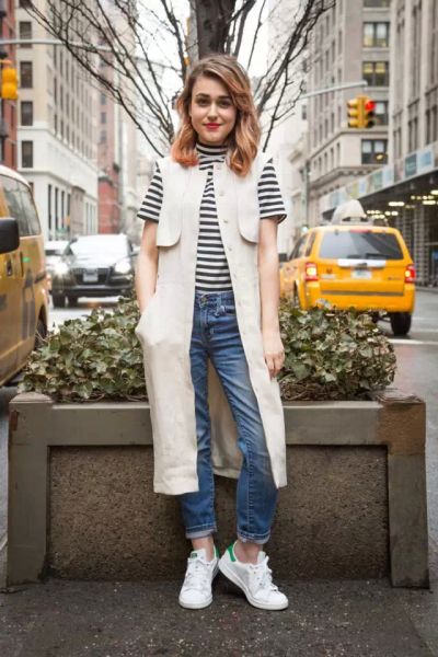 ▲ H&M 亚麻无袖连衣裙 $99 ASOS 高领条纹T恤 $50 Gap 1969 牛仔裤 $70 Adidas Originals 白色皮革运动鞋 $75 ▲ H&M 亚麻无袖连衣裙 $99 ASOS 高领条纹T恤 $50 Gap 1969 牛仔裤 $70