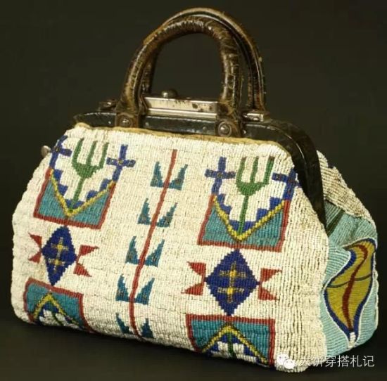 Lakota beaded doctors bag 1890 Lakota beaded doctors bag 1890