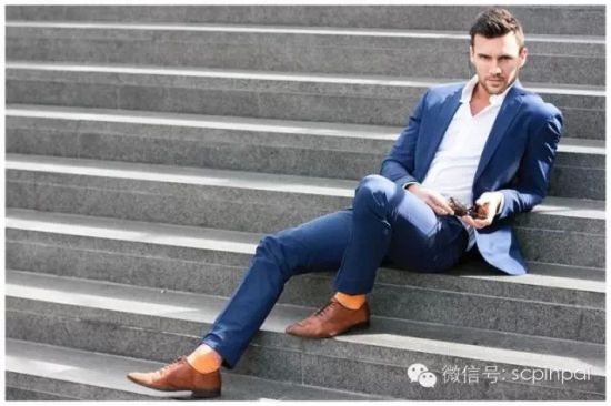 爱他服饰老总_苗族服饰