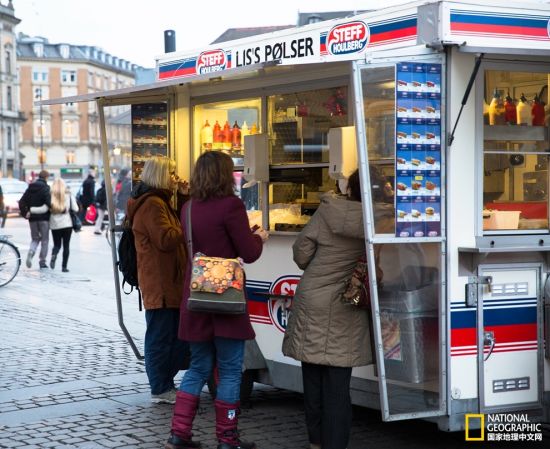 　丹麦街头常见的香肠车 拍摄：News Oresund