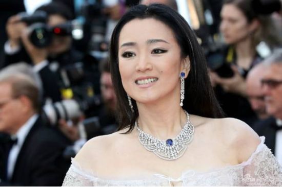 50岁巩俐的腰和37岁章子怡的婚戒