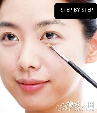 第一步:遮盖黑眼圈和瑕疵 第一步:遮盖黑眼圈和瑕疵