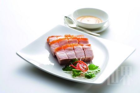 五香烧腩肉香脆的口感中伴有丰富肉香 五香烧腩肉香脆的口感中伴有丰富肉香