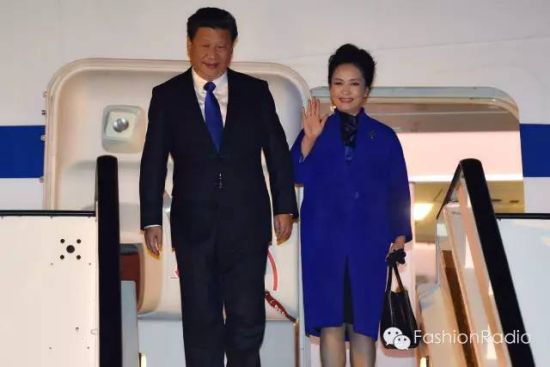 彭麻麻和英国王室都钟爱“皇家蓝”！ 