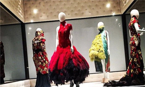 Alexander McQueen:Ұ