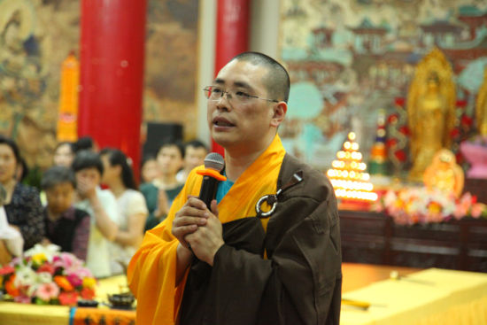 庆妙法师主持传灯法会