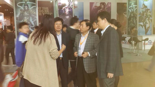 文化部市场司副司长庹祖海莅临网博会游艺春秋展台