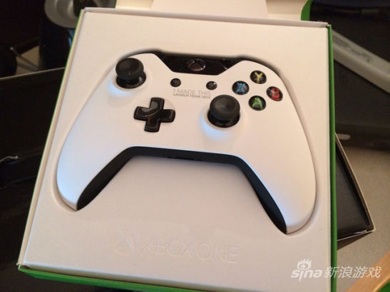 奶白色xbox one主机