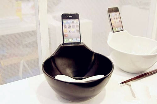 不是因玩手机而"孤独"而是因为"孤独"玩手机? 不是因玩手机而"孤独"而是因为"孤独"玩手机?