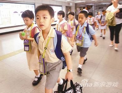 香港小学生课业紧 七成玩游戏时间不足1小时_