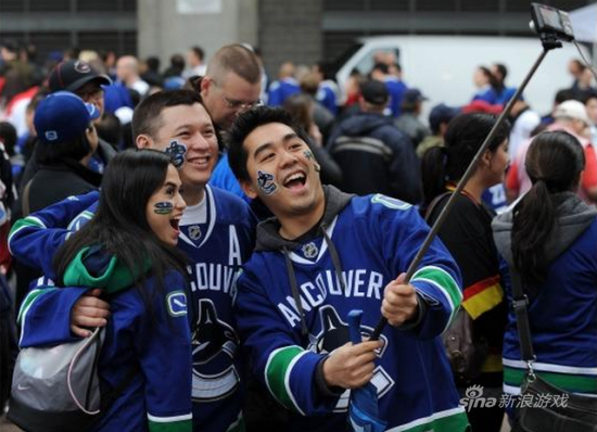 自拍神器遭政府抵制 最高可受罚16万元_97973手游网