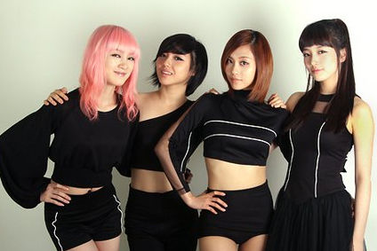 CF韩服出动女子组合代言捞金