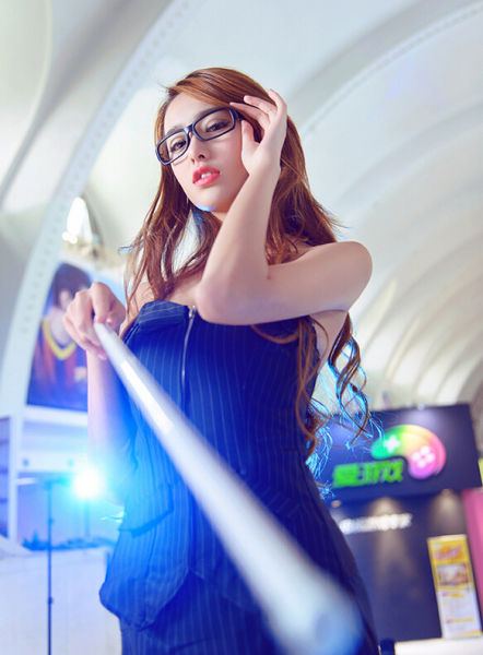 cgwr美女十期:展美女美女养眼块切成图片