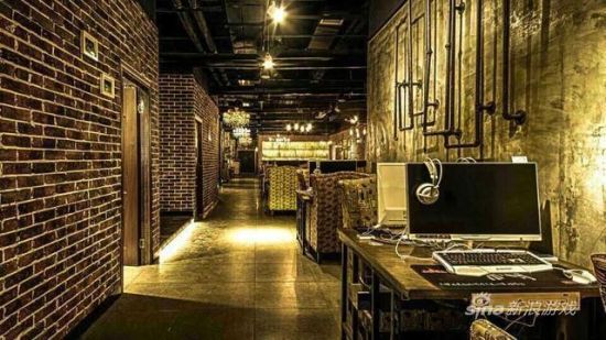 80后小伙话费580万开主题网吧