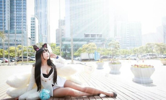 <em>LOL</em>韩服<em>妹子COS金克斯</em>与阿狸 - 新浪游戏