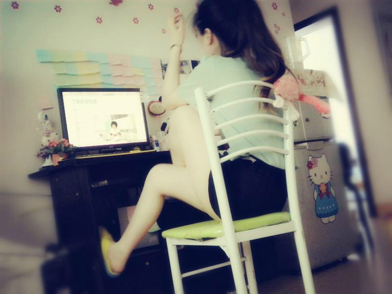 女主播单手解内衣_女主播单手解内衣扣(2)