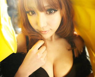 小訫内衣_数码美眉喷血写真(2)