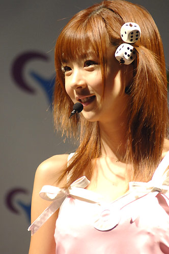 星野亚纪婚纱_日本写真女王星野亚纪美胸诱惑(2)