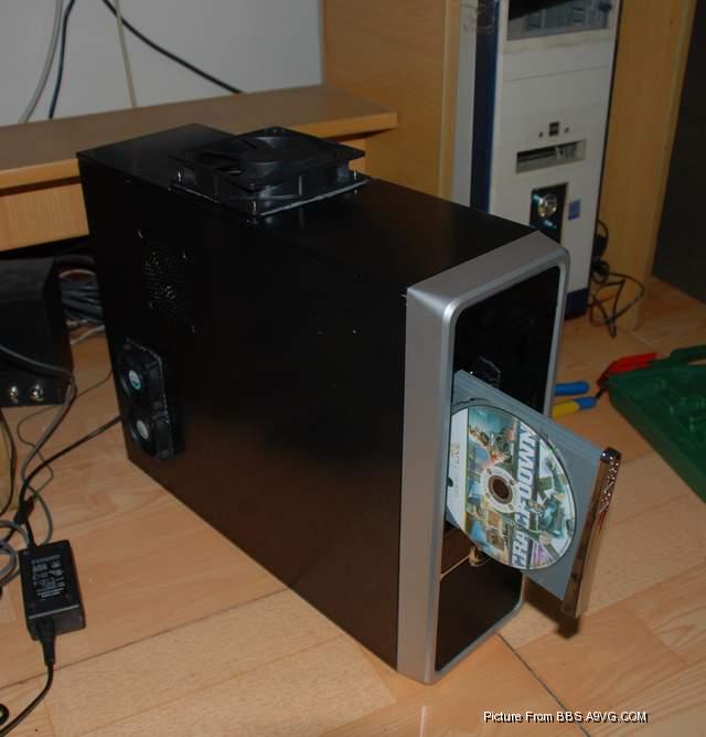 机箱前效果,顶上大风扇,侧面两个小风扇_电视