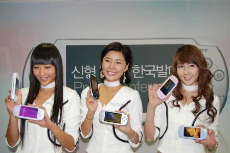 SCE韩国召开PSP 2000新型主机发布会_电视