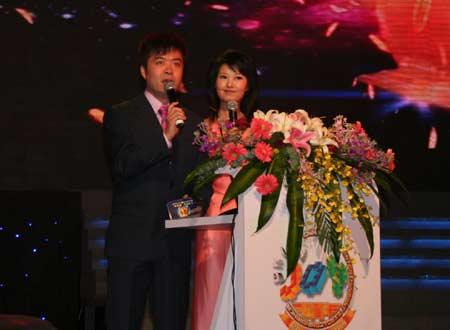 央视主持人段暄,施丹主持颁奖典礼