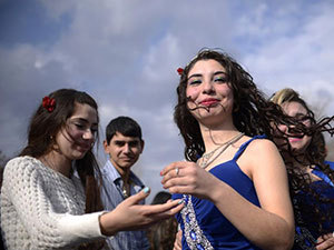 保加利亚新娘市场：年轻美女身价数千欧