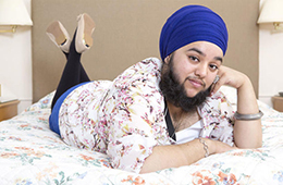 女子得怪病满脸胡须