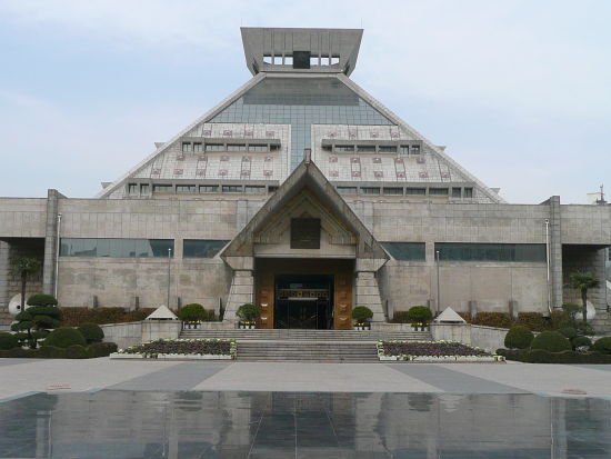 河南省博物院外观 河南省博物院外观