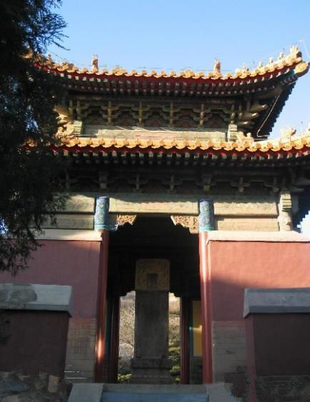 位于北京西郊的景帝陵碑亭现状 位于北京西郊的景帝陵碑亭现状