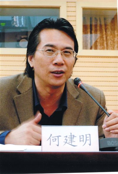 何建明 报告文学作家、中国作协副主席、中国报告文学学会会长。受访者供图 何建明 报告文学作家、中国作协副主席、中国报告文学学会会长。受访者供图