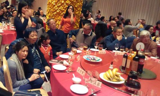 著名学者乐黛云、杨辛、余敦康、楼宇烈、苏叔阳等在会上 著名学者乐黛云、杨辛、余敦康、楼宇烈、苏叔阳等在会上