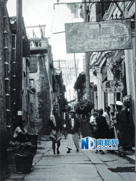 1920年代,南园酒家门外。资料图片 1920年代,南园酒家门外。资料图片
