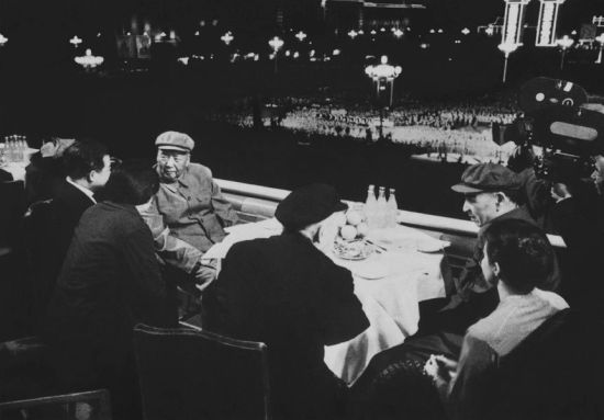 毛泽东与林彪最后一张合影(资料图) 毛泽东与林彪最后一张合影(资料图)