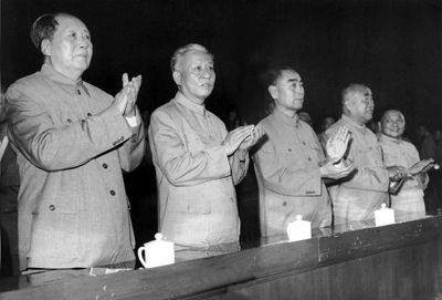 1964年,毛泽东、刘少奇、周恩来、朱德、邓小平出席中国共产主义青年团的第九次全国代表大会(资料图) 1964年,毛泽东、刘少奇、周恩来、朱德、邓小平出席中国共产主义青年团的第九次全国代表大会(资料图)