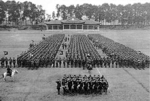 1937年10月5日,六十军誓师出征 昆明市档案馆资料图片 记者杨海冬翻拍 1937年10月5日,六十军誓师出征 昆明市档案馆资料图片 记者杨海冬/翻拍