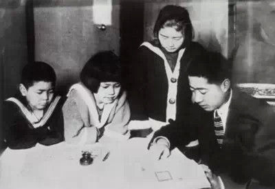 1925年,冯玉祥的孩子们在莫斯科。 1925年,冯玉祥的孩子们在莫斯科。