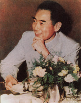 1955年4月,周恩来在万隆会议上。 1955年4月,周恩来在万隆会议上。
