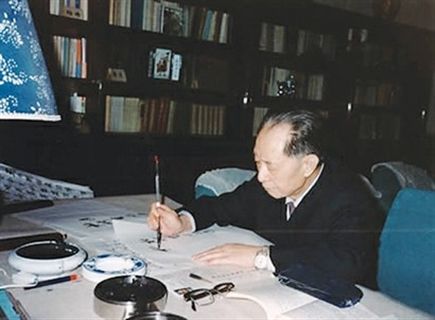胡耀邦在工作 胡耀邦在工作