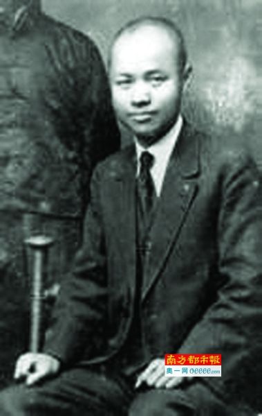 陶成章(字焕卿,1878-1912),光复军总司令,1912年1月,被上海都督陈其美(孙中山亲信)指使蒋介石、王竹卿刺杀于上海广慈医院,年仅35岁。 陶成章(字焕卿,1878-1912),光复军总司令,1912年1月,被上海都督陈其美(孙中山亲信)指使蒋介石、王竹卿刺杀于上海广慈医院,年仅35岁。